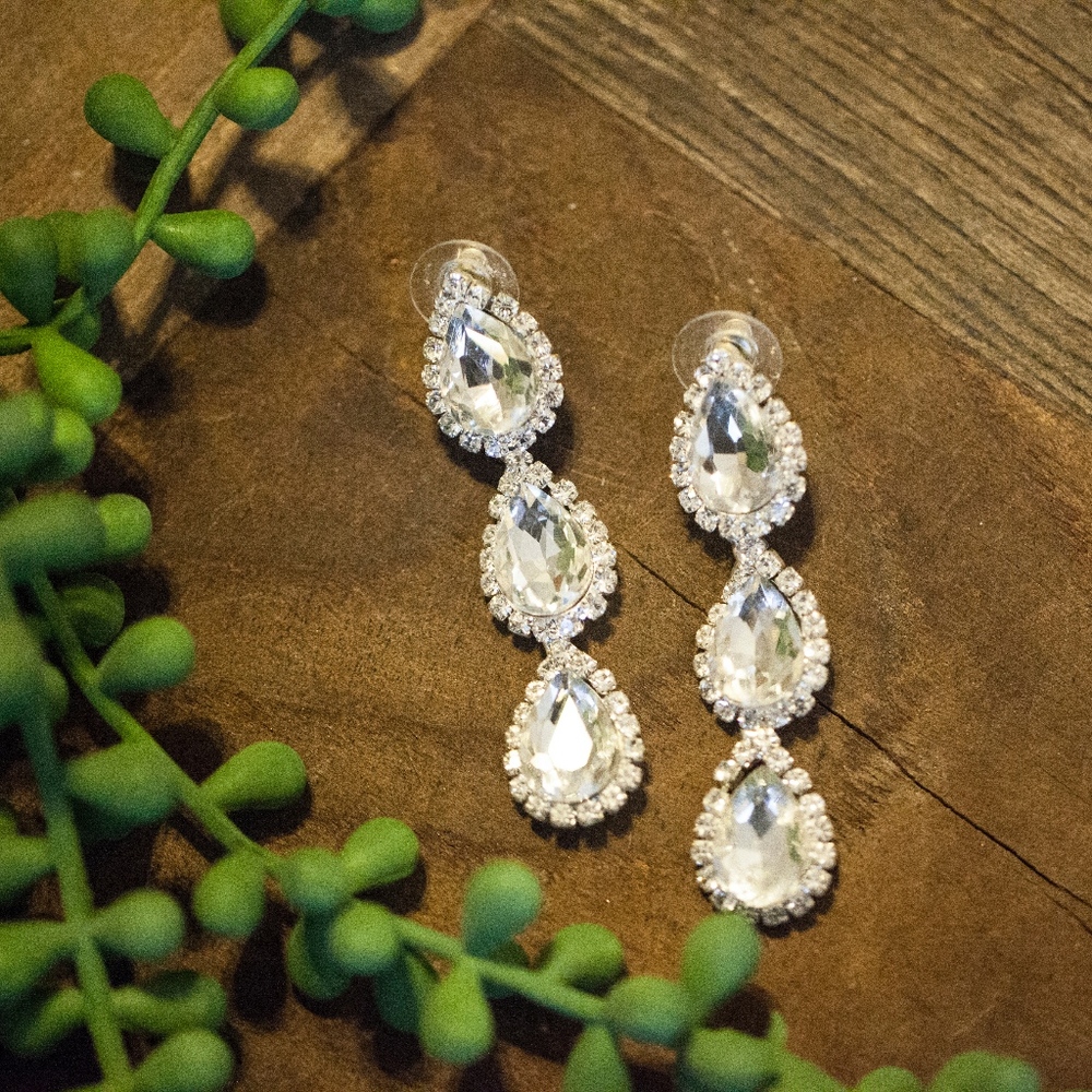 Rhinestone fashion earrings